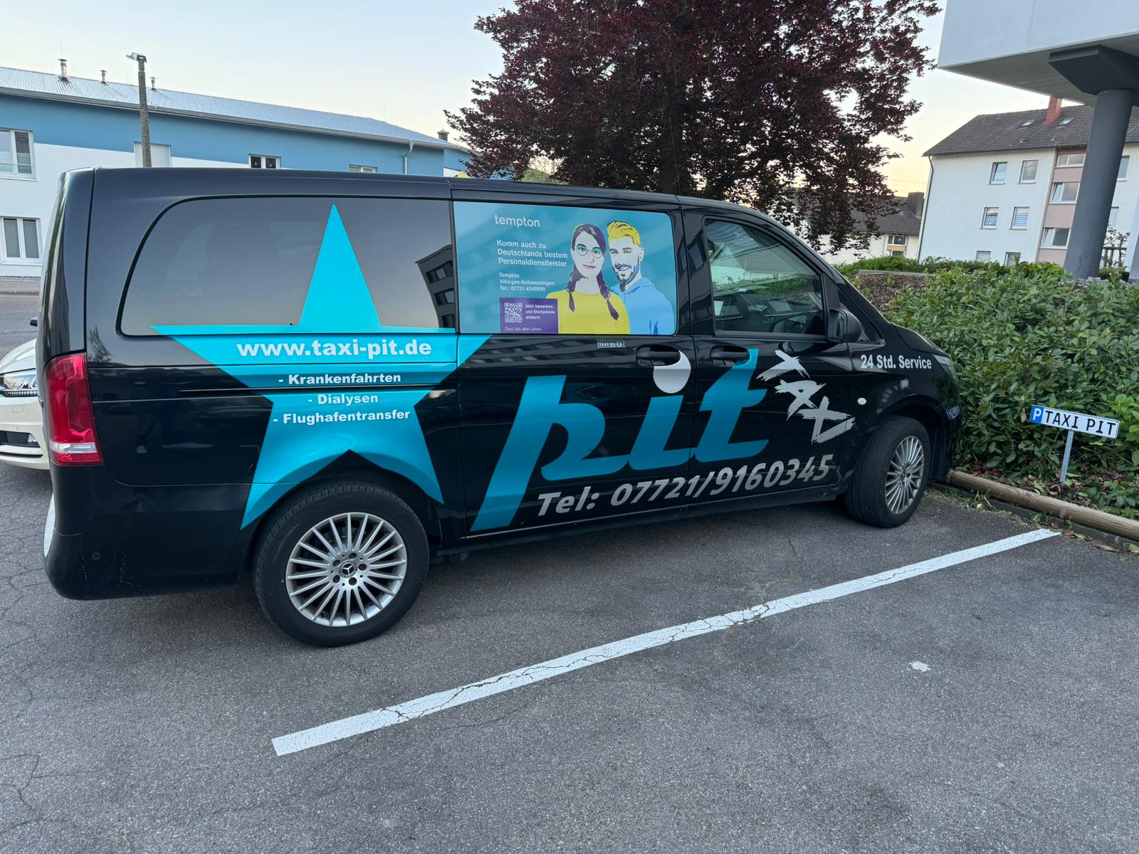 Mercedes-Benz Vito Tourer Lang 9 Sitzer Navi/LM/9