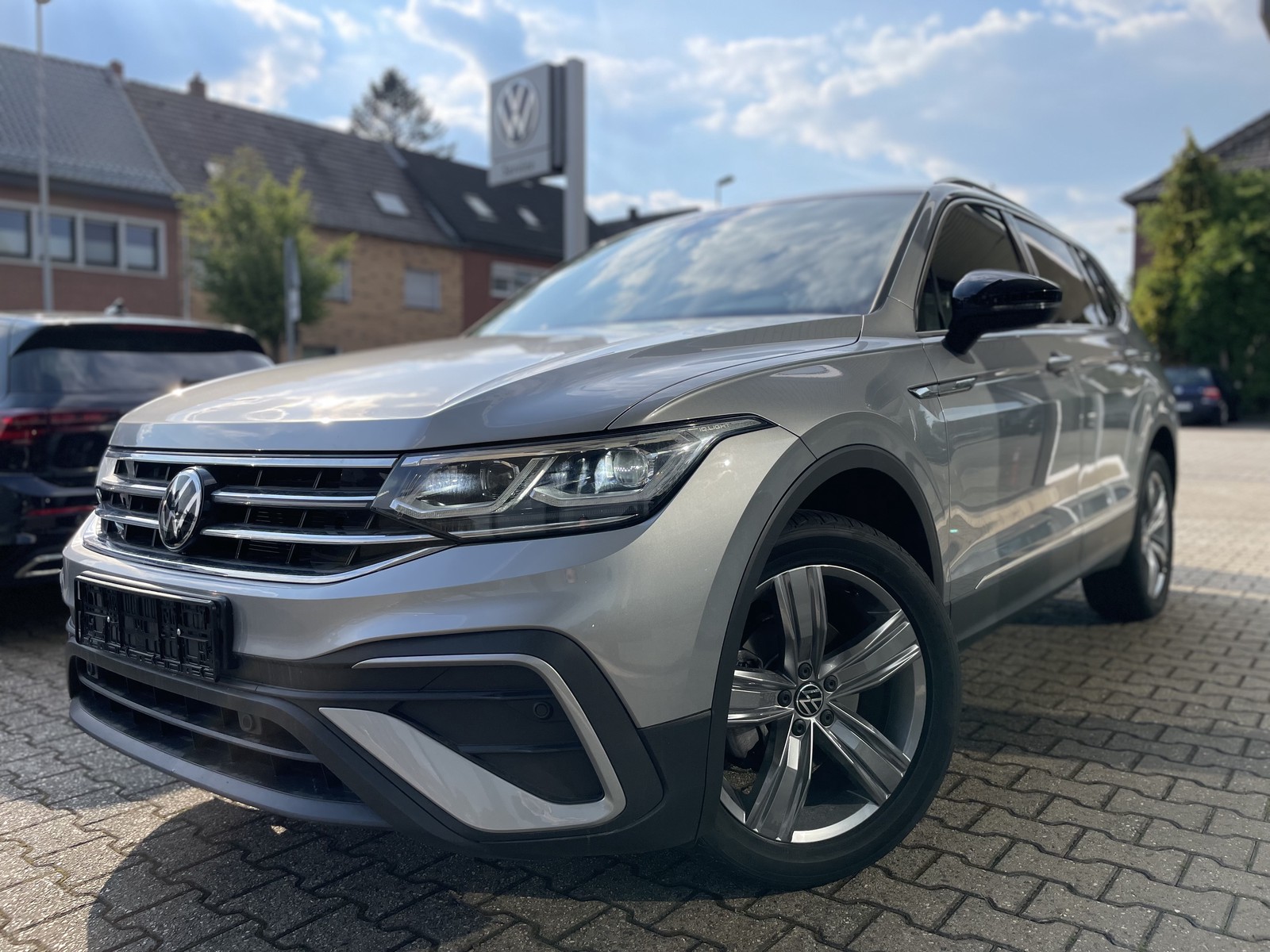 Volkswagen Tiguan Allspace Move 7-Sitze,AHK,KAM,Matrix,WR