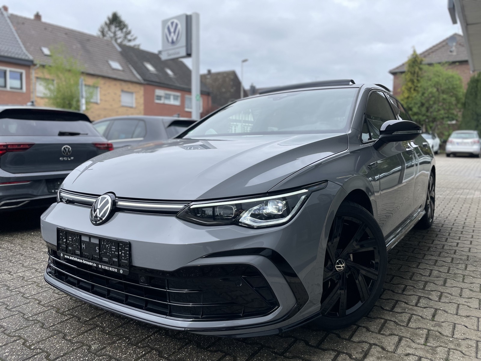 Volkswagen Golf VIII R-Line eTSI,PANO,Black-Style,KAM,AHK