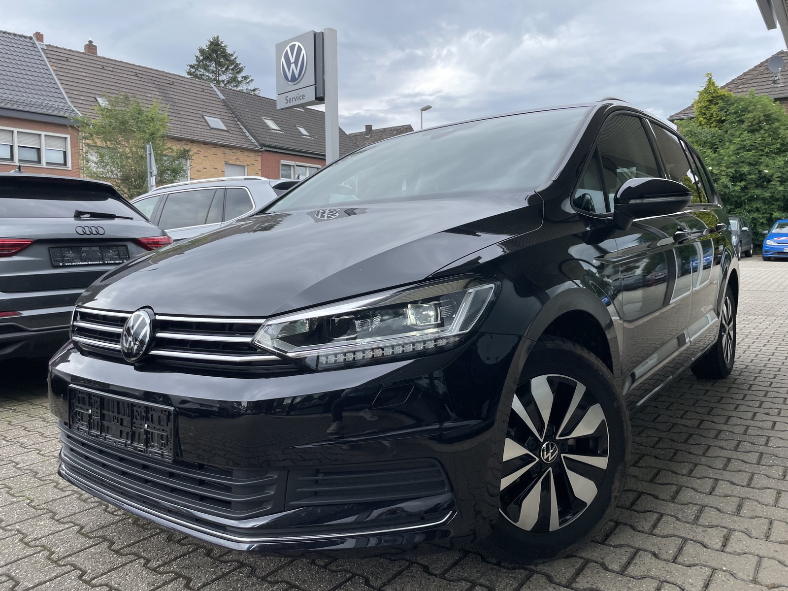 Volkswagen Touran "Move" AHK,GJR,APP,KAM,ACC,Matrix,Ass-Pak,
