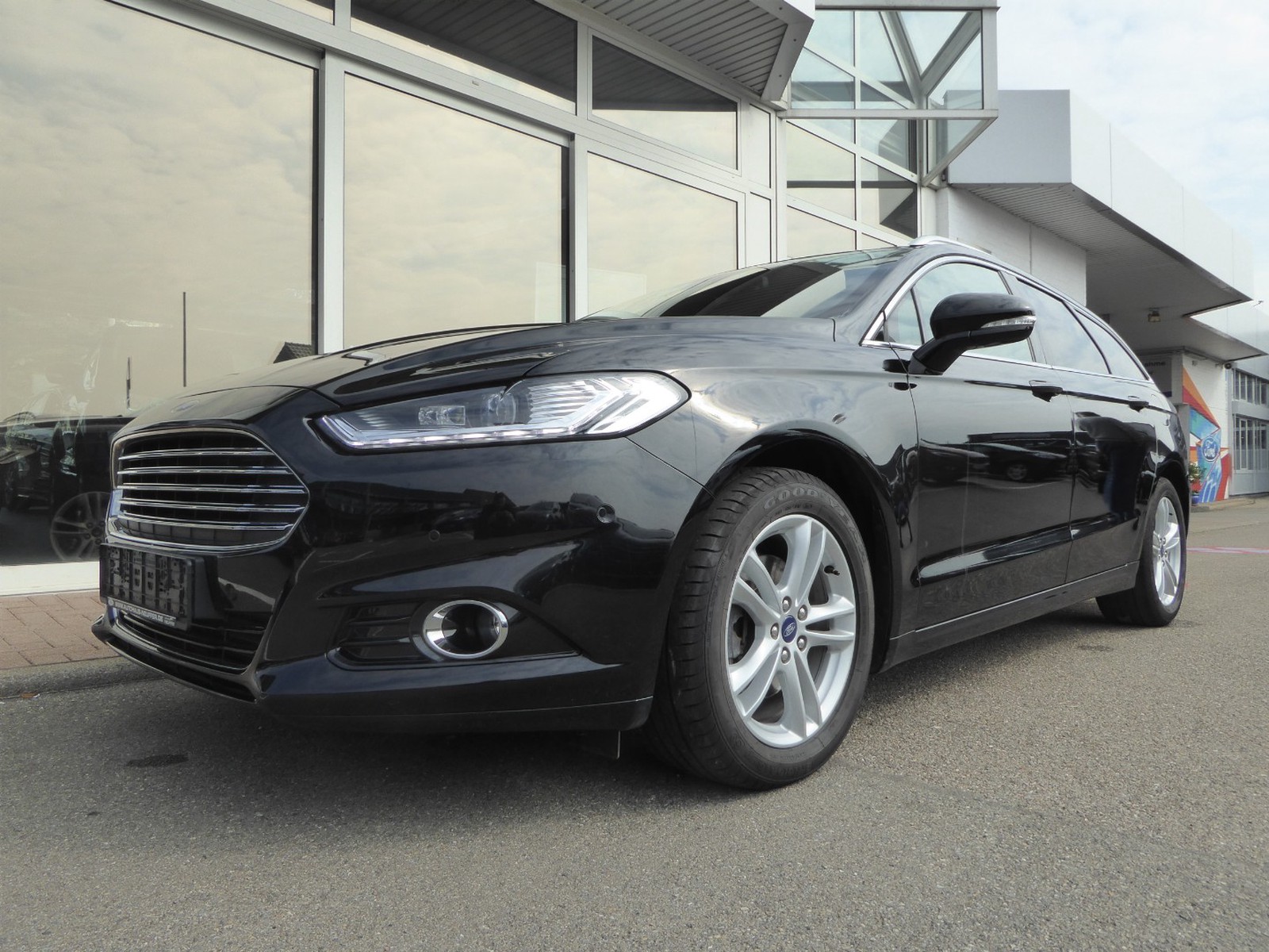 Ford Mondeo Turnier 2.0 Titanium /Automatik/LED/Euro6
