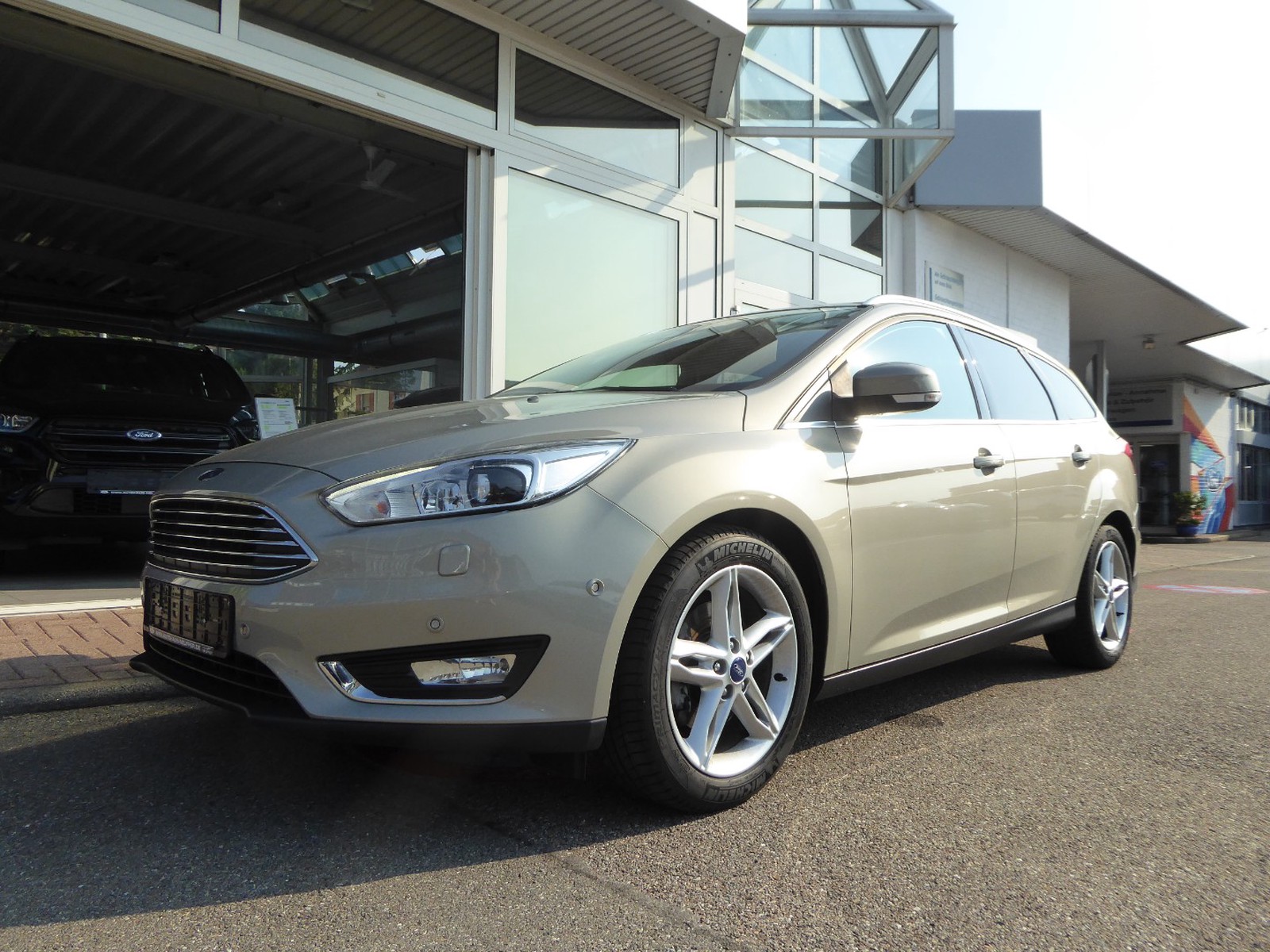 Ford Focus Turnier Titanium/Bi-Xenon/Navi/Rfkamera