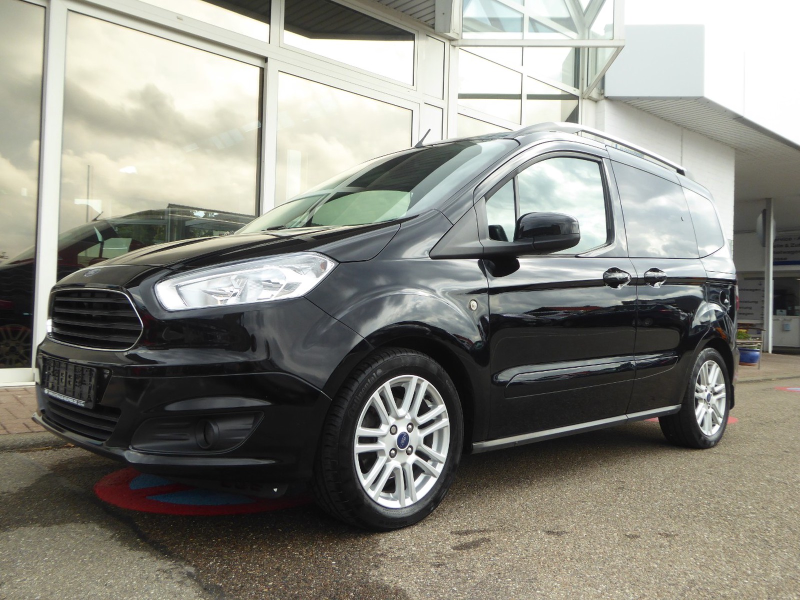 Ford Tourneo Courier Titanium/Bluetooth/Scheibe heizbar/AHK