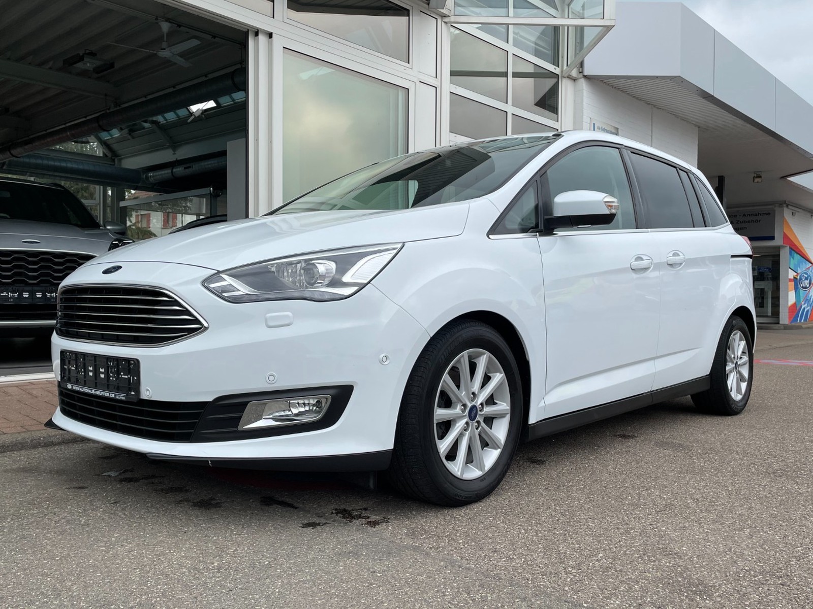 Ford Grand C-Max Titanium/Bi-Xenon/Navi/AHK/Euro6