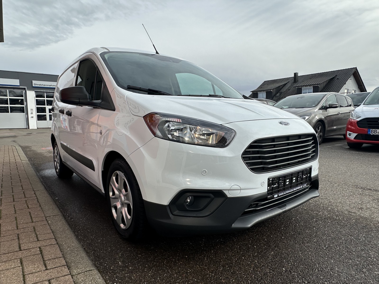 Ford Transit Courier Trend/Klima/Navi/PDC v+h