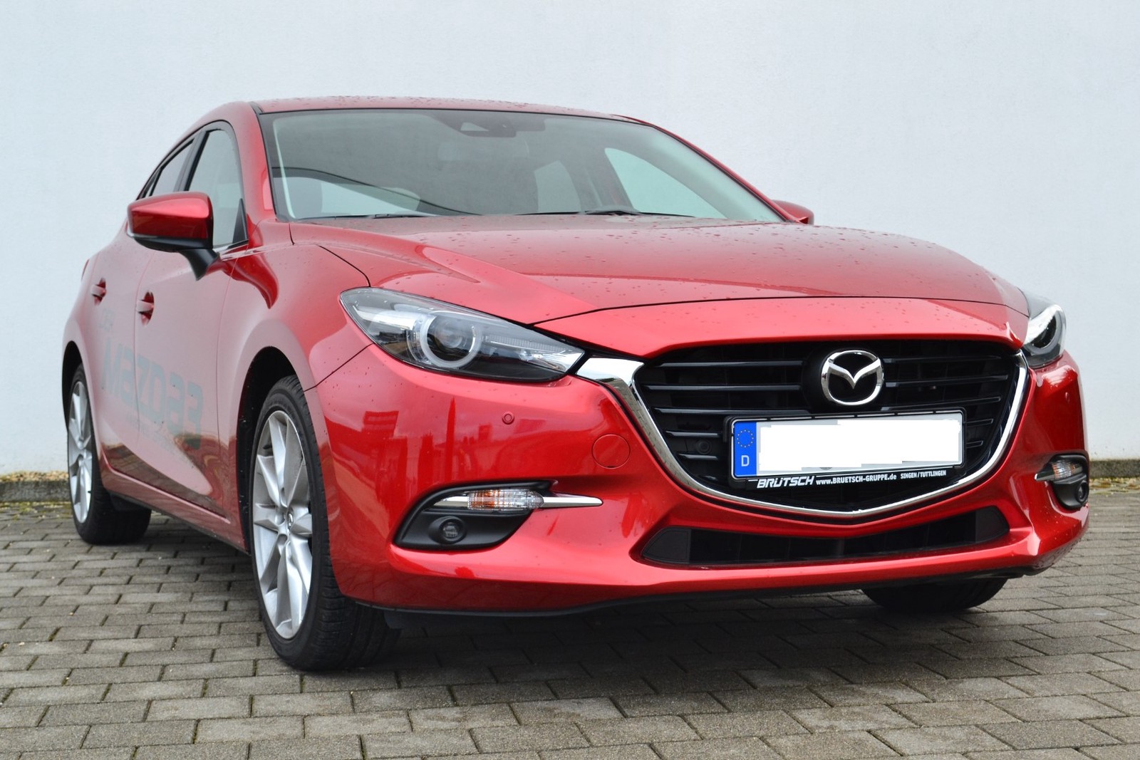 Mazda 3 S SKYACTIVG 120 6GS Sportsline + Navi Vorführfahrzeug kaufen in Singen Preis 21795 eur Mazda 3 S SKYACTIVG 120 6GS Sportsline + Navi Vorführfahrzeug kaufen in Singen Preis 21795 eur