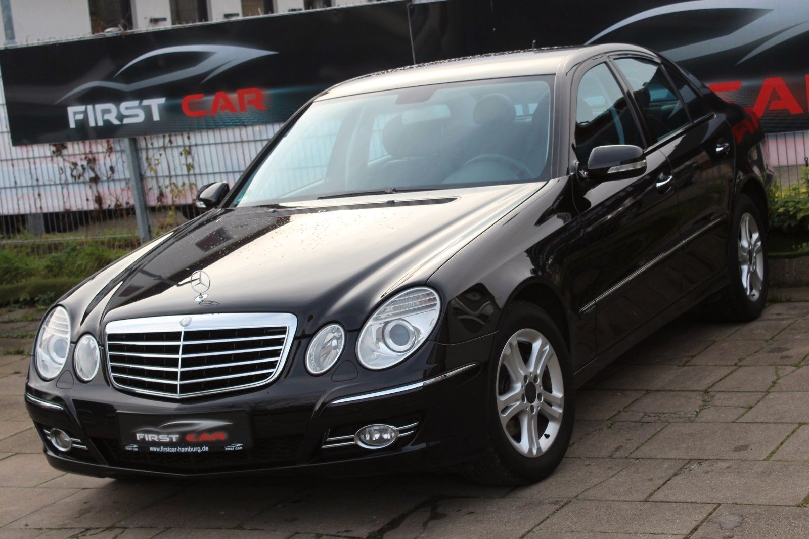 Mercedes-Benz E 220 CDI Avantgarde Aut.*BIXENON*AHK*NAVI*PDC*