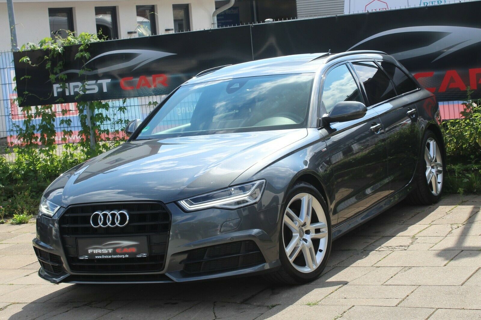 Audi A6 Avant 2.0 TDI Ultra S-Line*PANO*MATRIX*AHK*