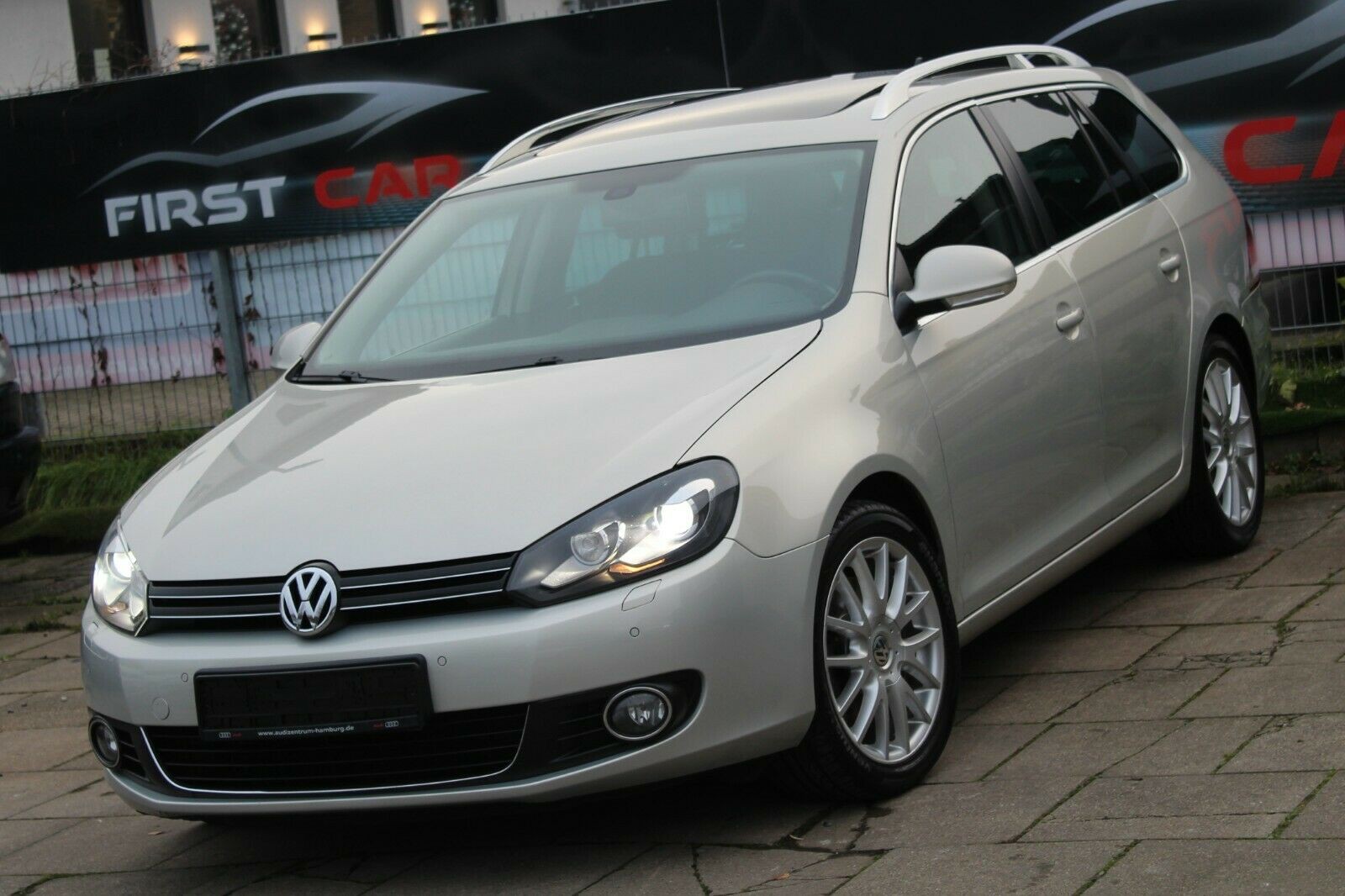 Volkswagen Golf Variant 2.0 TDI Highline*DSG*PANO*ZAHNR.NEU