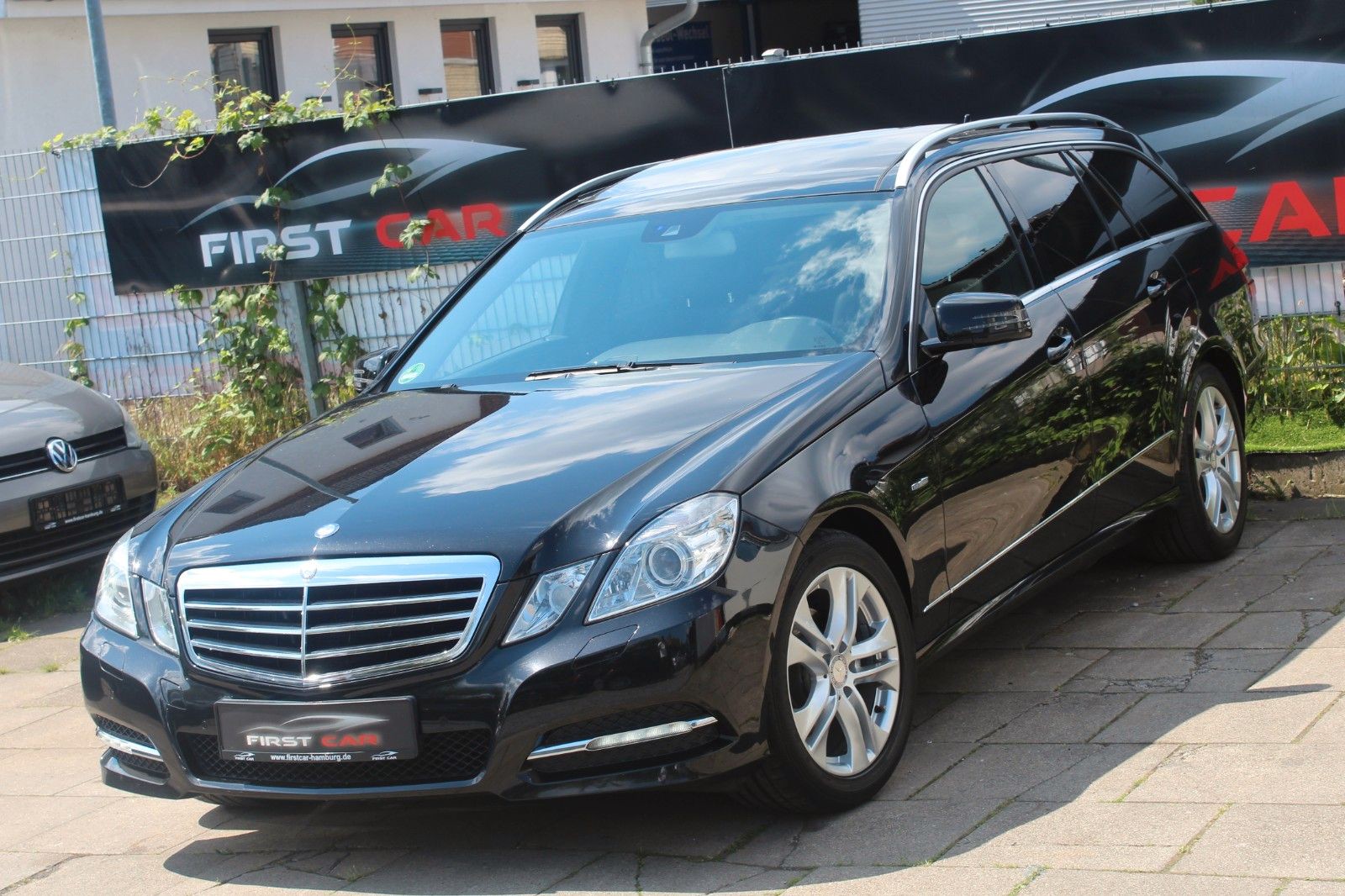 Mercedes-Benz E 220 T CDI BlueEfficiency*PANORAMA*AHK*XENON*