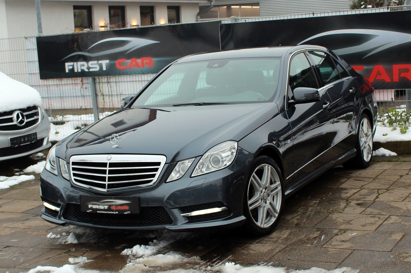 Mercedes-Benz E 200 CDI BlueEfficiency AMG-Line*AHK*BIXENON*F1