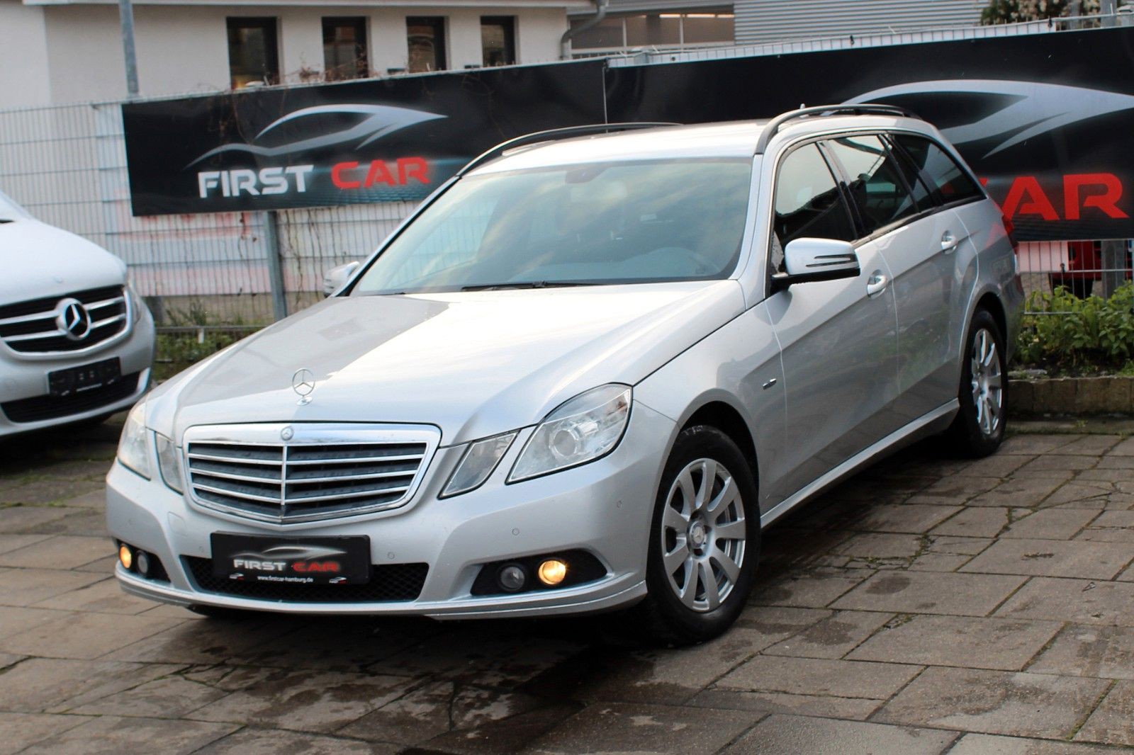 Mercedes-Benz E 220 T CDI BlueEfficiency Aut*AHK*NAVI*PDC*SHZ*