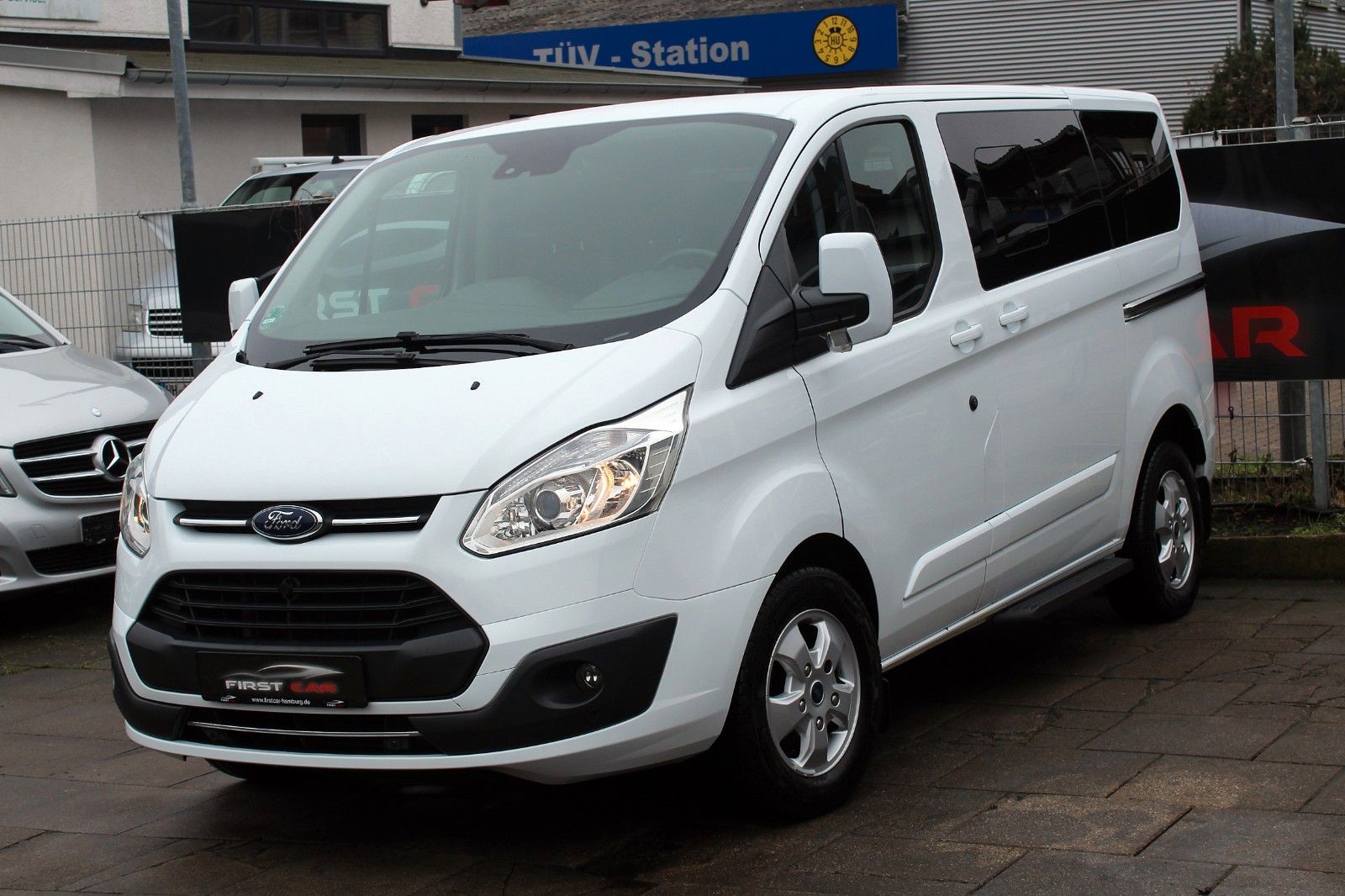 Ford Tourneo Custom 2.0 TDCi 310 L1 Titanium 9-Sitzer