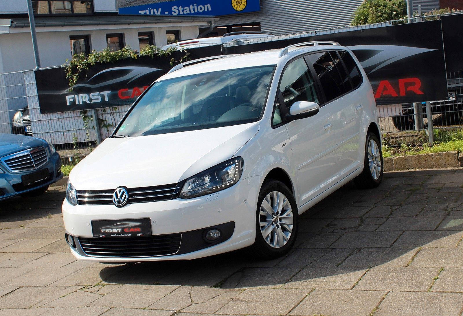 Volkswagen Touran 2.0 TDI Life BMT*7SITZER*BIXEN*NAVI*AHK*