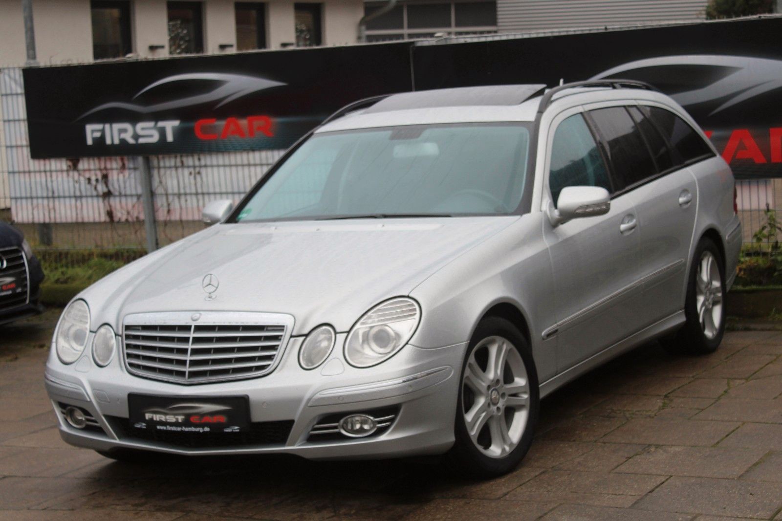 Mercedes-Benz E 220 T CDI Avantgarde*AHK*SCHIEBED.*BIXENON*NAV