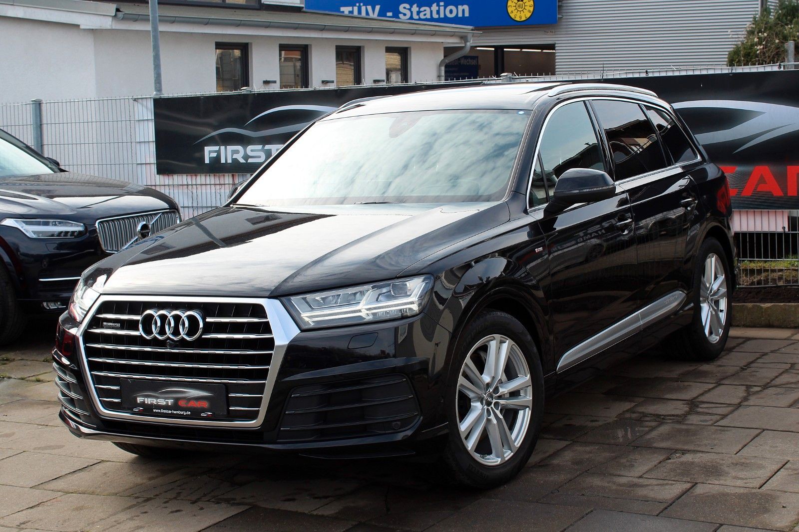 Audi Q7 3.0 TDI Quattro S-Line 7-Sitzer*PANO*AHK*360°