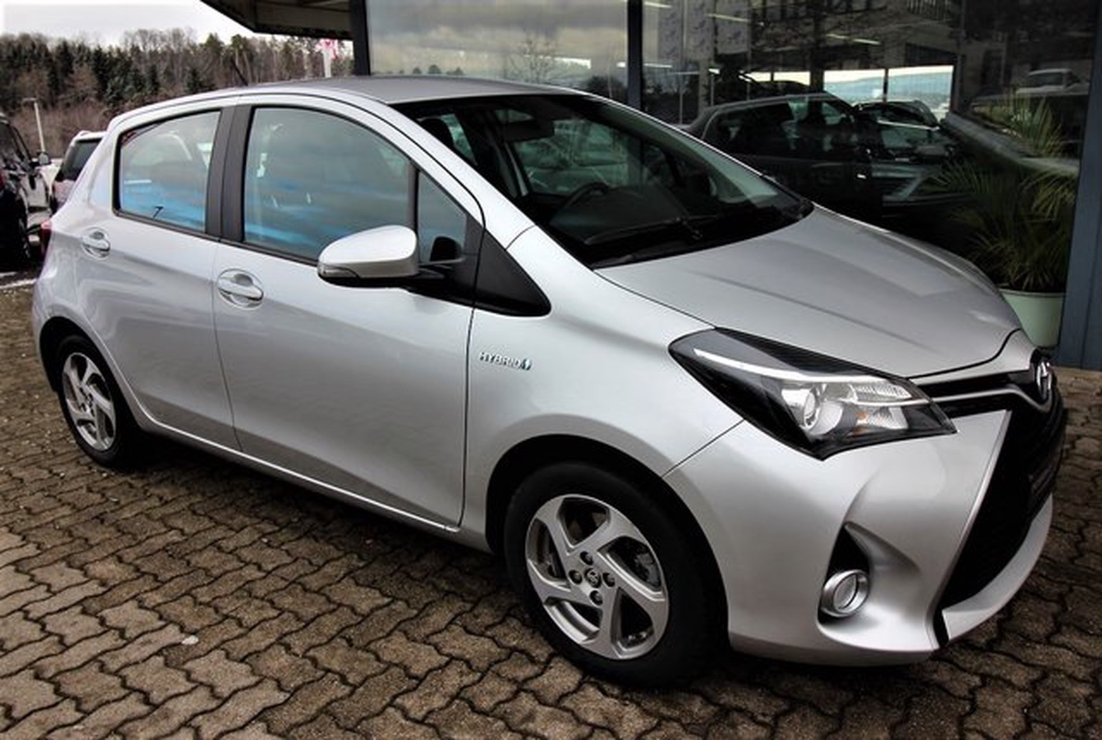 Toyota Yaris Aut 1 5 Vvt I Hybrid Eu6 Comfort Led Kamera Gebraucht Kaufen In Hechingen Bechtoldsweiler Preis Eur Int Nr 1792 Verkauft