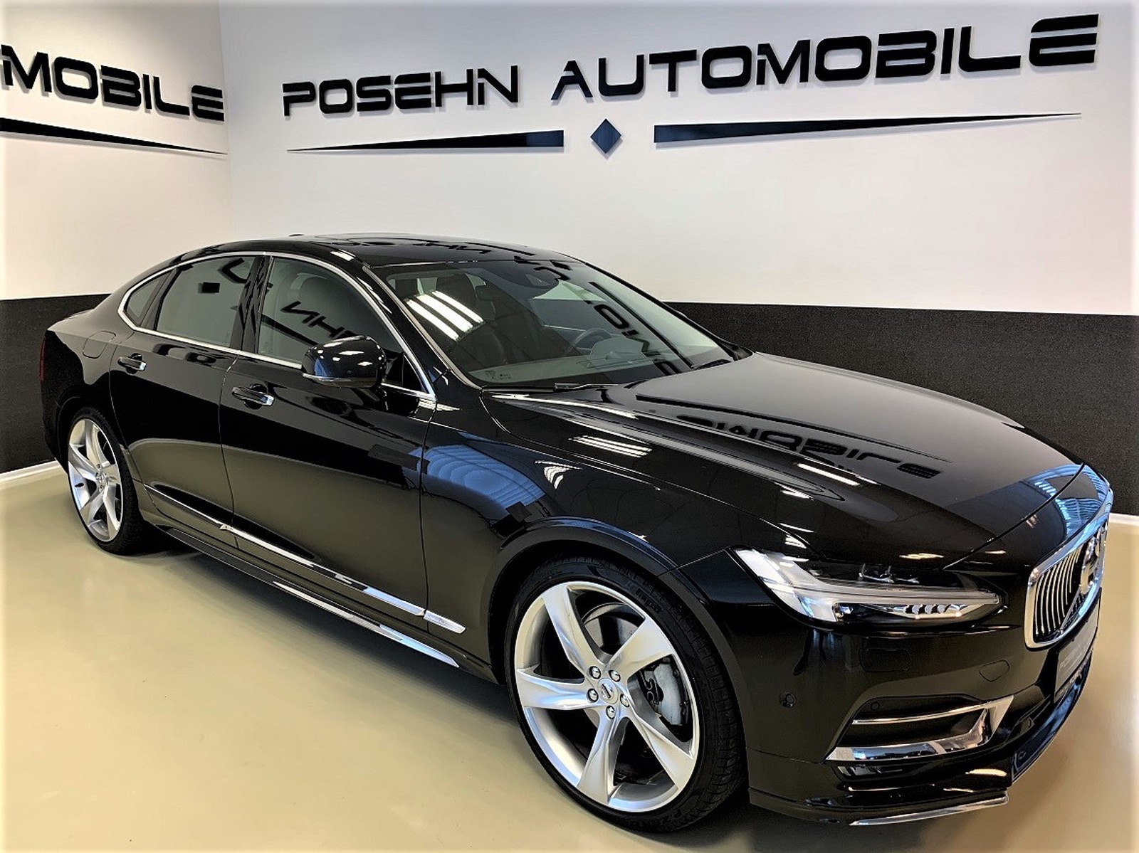 Volvo S90 D5 Inscription AWD B&W 360° Head-Up 21Alu used buy in ...