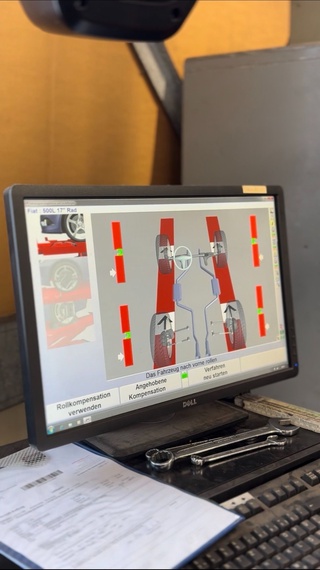 Achsvermessung Wildau Autohaus Dietz – Messmonitor in der Werkstatt