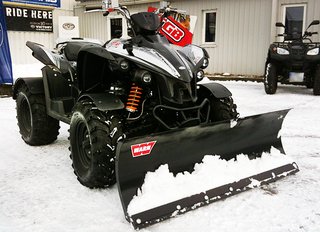 TGB Blade 550 EFI 4x4 IRS Winterdienst-Fahrzeug mit WARN-Schneeschild und Seilwinde, Batterie-Erhaltungsladegerät für Wintereinsatz und LOF Zulassung serienmäßig