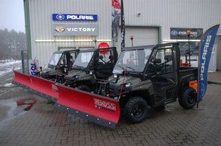 Polaris Ranger XP 800 4x4 Winterdienst-Fahrzeug mit Kabine, Standheizung, Hydraulischem Schild und Streuer, Automatik Antrieb mit Untersetzung und Allradantrieb, Ladefläche und AHK, 3 Sitzer, LOF Zulassung.