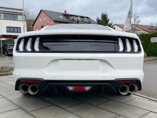  NPM18H3 Ford Mustang ab 2018 - Heckblende Ford Racing glanz ohne Emblem mit 2 Sicken re. & li.