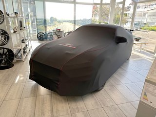 NPMAD Ford Mustang ab 2015 - Premium Schutzabdeckung schwarz mit roten Nähten Ford Performance