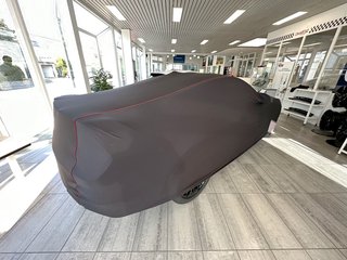NPMAD Ford Mustang ab 2015 - Premium Schutzabdeckung schwarz mit roten Nähten Ford Performance