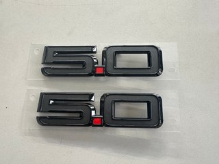 NPM2450S 5.0l Emblem Schwarz (2 Stück)