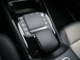 Mercedes-Benz GLA 200 KLIMA PDC SHZ RÜCKFAHRKAMERA NAVI - foto 2