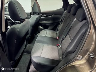 Nissan Qashqai 1.2 *360°*Navi*Pano* - foto 8