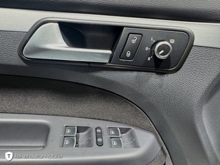 Volkswagen Touran 2.0 TDI Cup *Xenon*Navi*7-Sitze*Pano*AHK* - bilder 19