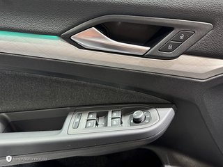 Volkswagen Golf VIII 1.5 TSI Life Navigation LED CarPlay Ambiente - bilder 18