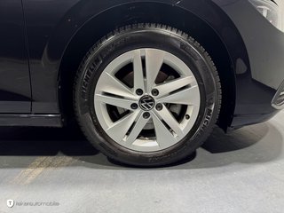 Volkswagen Golf VIII 1.5 TSI Life Navigation LED CarPlay Ambiente - bilder 28