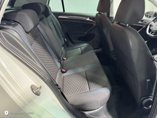 Volkswagen Golf VII 1.0 TSI *CarPlay*Kamera*Pano* - bilder 9