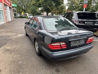 Mercedes-Benz E 220 CDI *1.Hand*Automatik*Navi* - bilder 5