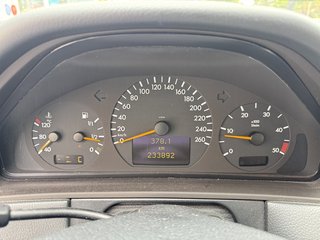 Mercedes-Benz E 220 CDI *1.Hand*Automatik*Navi* - bilder 10
