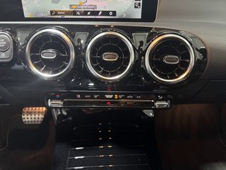 Mercedes-Benz A 250 4Matic AMG Line *Lim.*Kamera*Navi*LED*Aut.* - foto 15