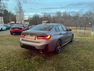2024 BMW 330i Sedan - photo 3
