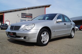 Mercedes-Benz C 180 Kompressor Automatik,NAVI,AHK,KLIMA,PDC Used vehicle for sale | First registration 10/2002 | Price 2.400 €