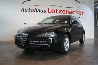 Alfa Romeo Alfa 147 1.6 TS ECO 16V Distinctive 2.Hand,Leder,el.Schiebedach Used vehicle for sale | First registration 06/2007 | Price 4.990 €