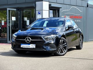 Mercedes-Benz A 200 Autom Garantie Ambiente | LED | CarPlay Used vehicle for sale | First registration 02/2023 | Price 26.990 €