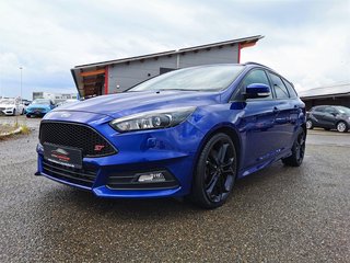 Ford Focus Turnier ST 2.0 BI-XENON|NAVI|KLIMA|19" Used vehicle for sale | First registration 04/2017 | Price 16.990 €