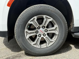 2023 GMC Yukon SLE - photo 9