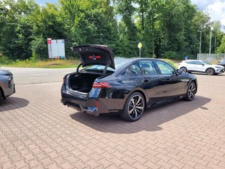 2026 BMW 530i xDrive - photo 3
