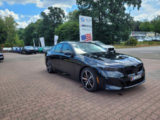 2026 BMW 530i xDrive - photo 3