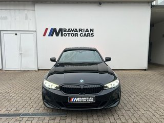 2023 BMW 330i Sedan - photo 2