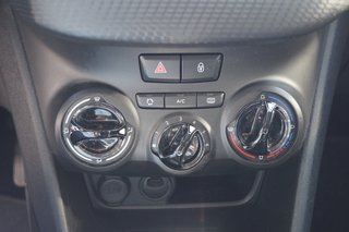 Peugeot 2008 Active Einparkhilfe I Sitzheizung - bilder 11