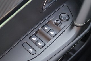 Peugeot 2008 GT I AHK I Kamera I Navi I SHZ I PDC - bilder 8