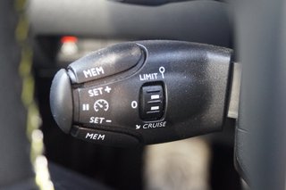 Peugeot 2008 GT I AHK I Kamera I Navi I SHZ I PDC - bilder 10